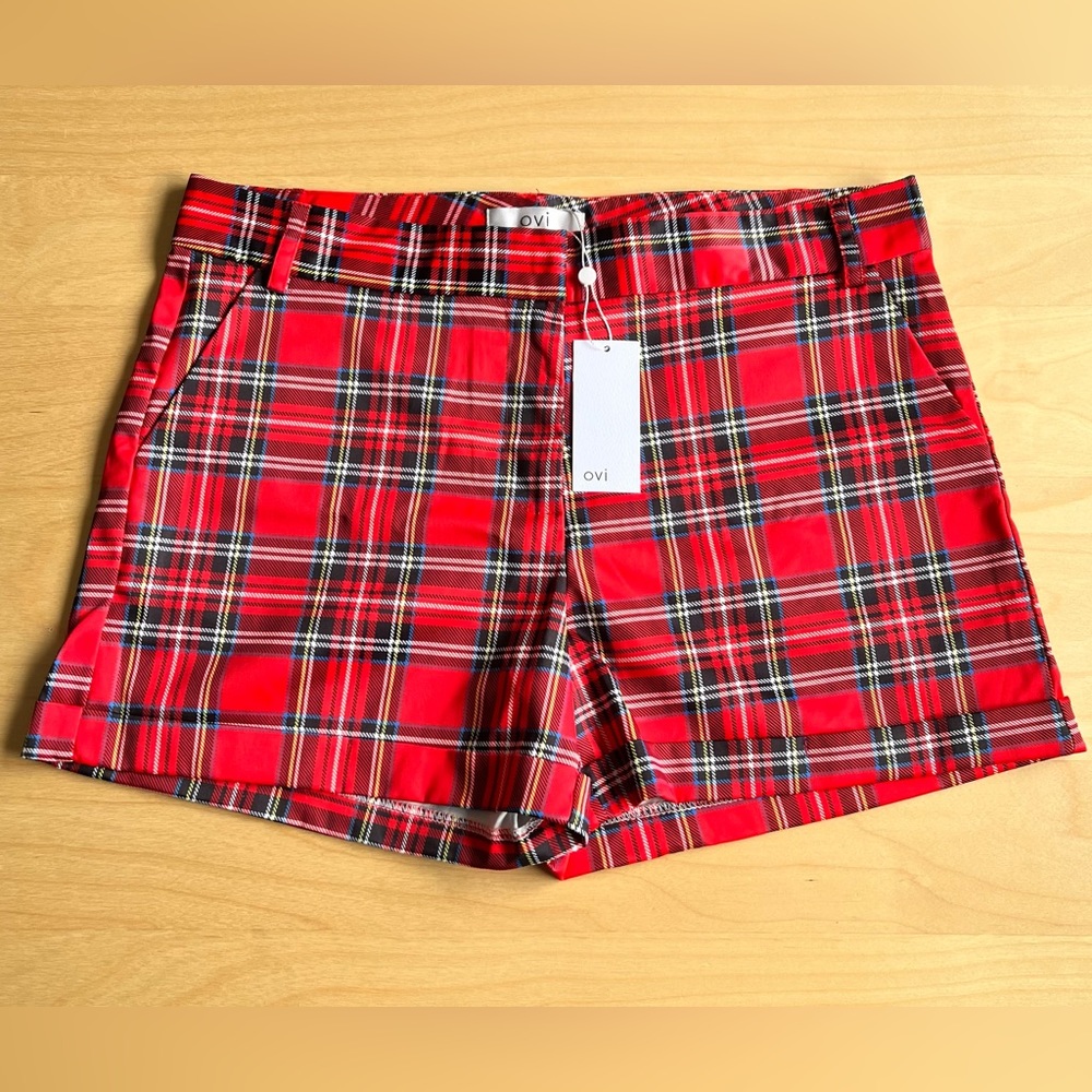 NWT Plaid shorts with front pockets. Size Large.